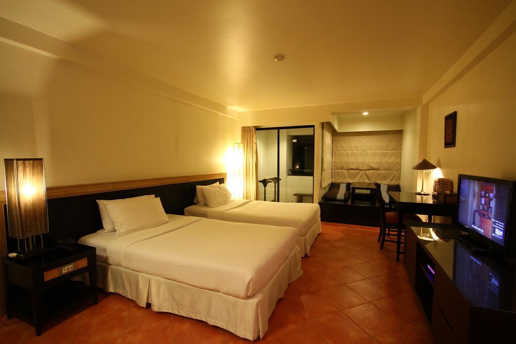 Avantika Boutique Hotel Patong Bagian luar foto