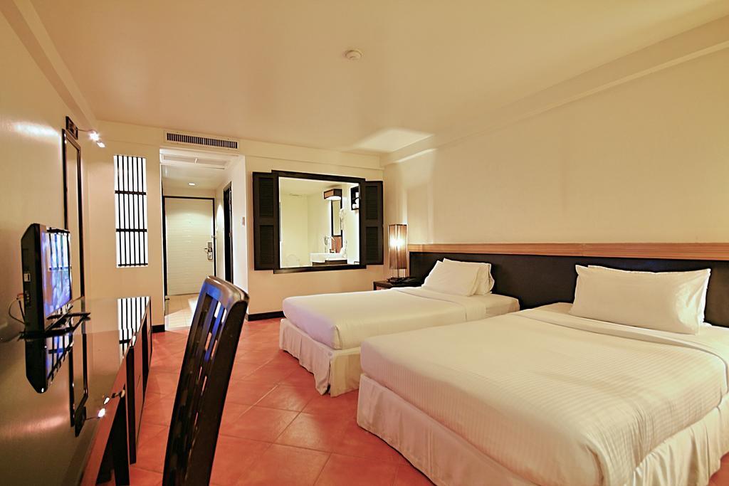 Avantika Boutique Hotel Patong Bagian luar foto